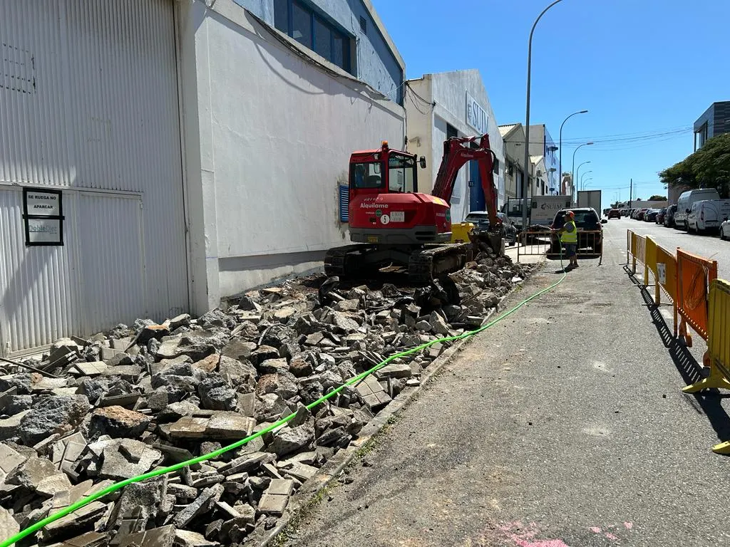 Excavación en una nave de la zona industrial de El Goro — foto 1