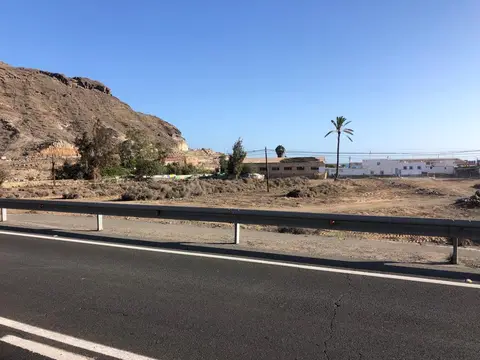 Desbroce de una parcela en Tauro