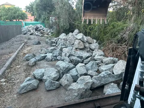 Acondicionamiento de jardín con relleno de piedra — foto 3