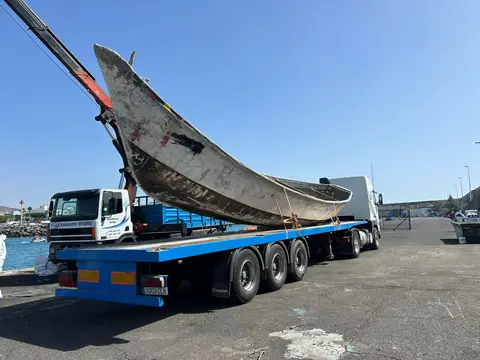 Retirada de cayucos en Arguineguín